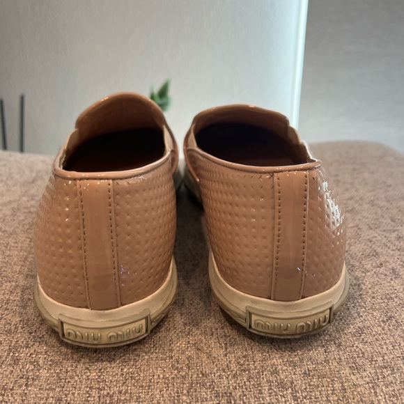 Pre owned authentic Miu Miu flats size 6 in peach - Picture 3 of 4